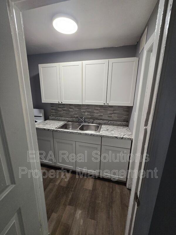 2958 Sullivant Ave #B - Photo 5 of 11