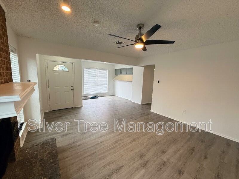 2326 Summer Place Dr - Photo 2 of 21