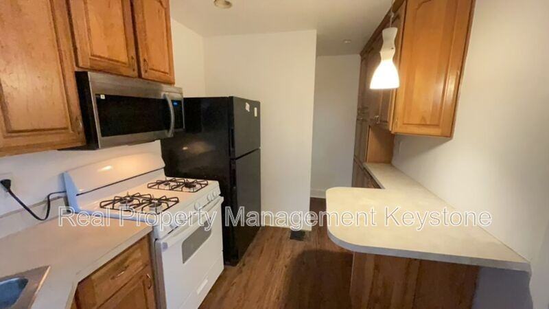 1026 Mirror St - Photo 2 of 26