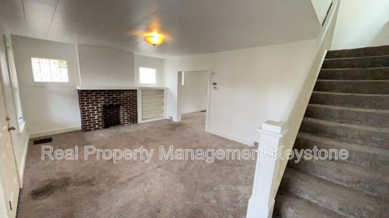 1026 Mirror St - Photo 4 of 26