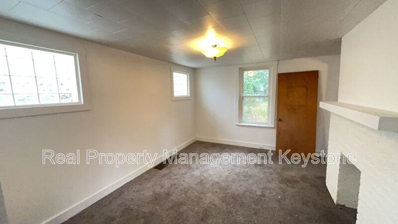 1026 Mirror St - Photo 7 of 26