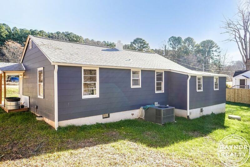 429 N Main St - Photo 4 of 32