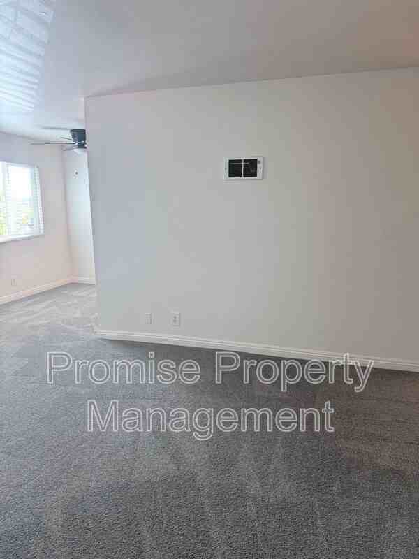 4398 - Photo 3 of 11