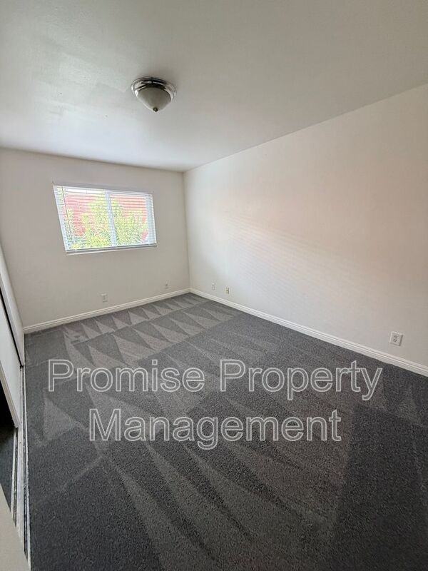 4398 - Photo 6 of 11