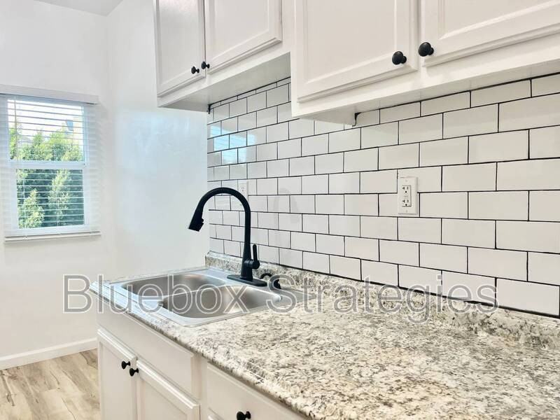 1505 Palm Ave #4 - Photo 2 of 14