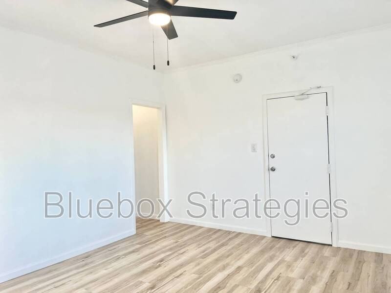 1505 Palm Ave #4 - Photo 3 of 14