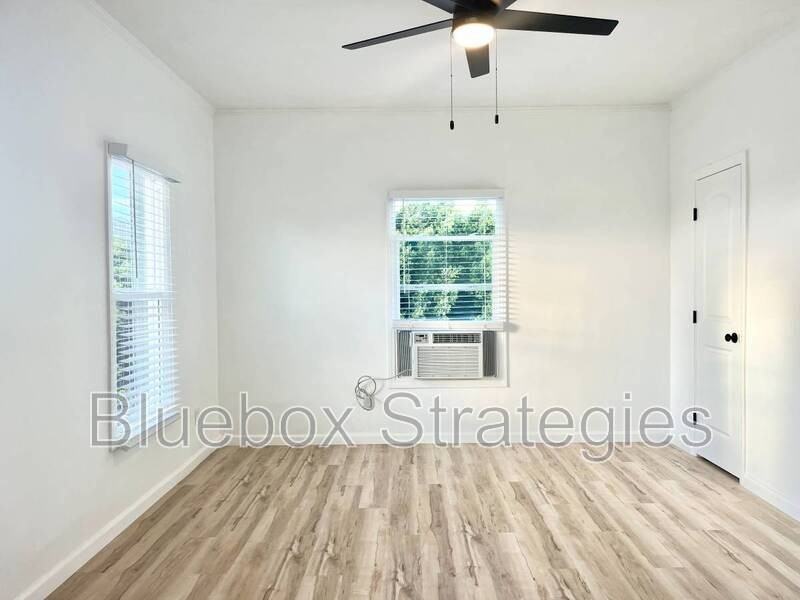 1505 Palm Ave #4 - Photo 6 of 14