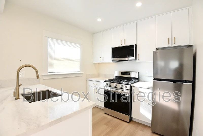 1512 Grismer Ave #6 - Photo 3 of 6