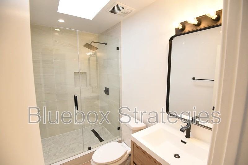 1512 Grismer Ave #6 - Photo 5 of 6