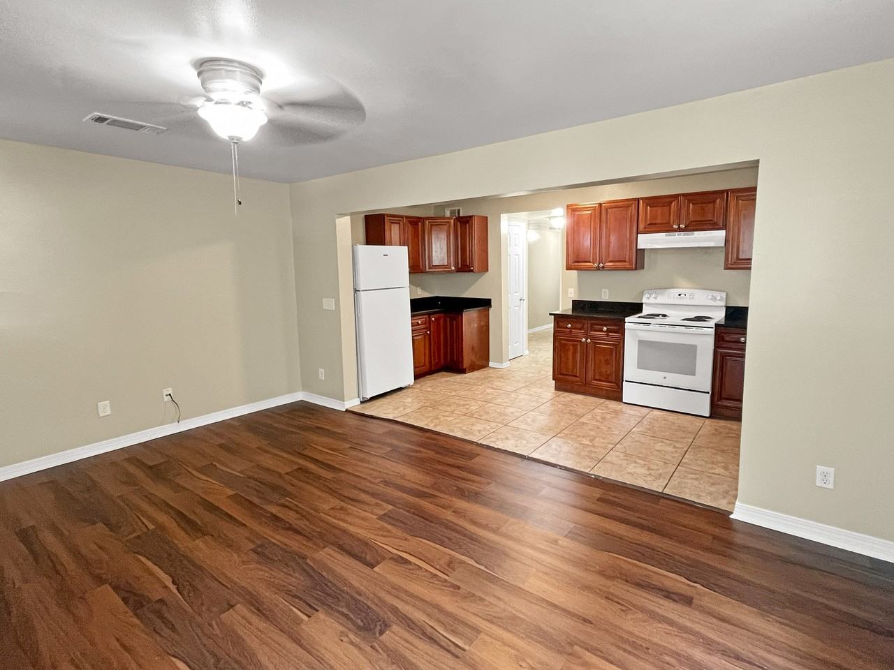 4811 Thrush Street - Photo 6 of 10