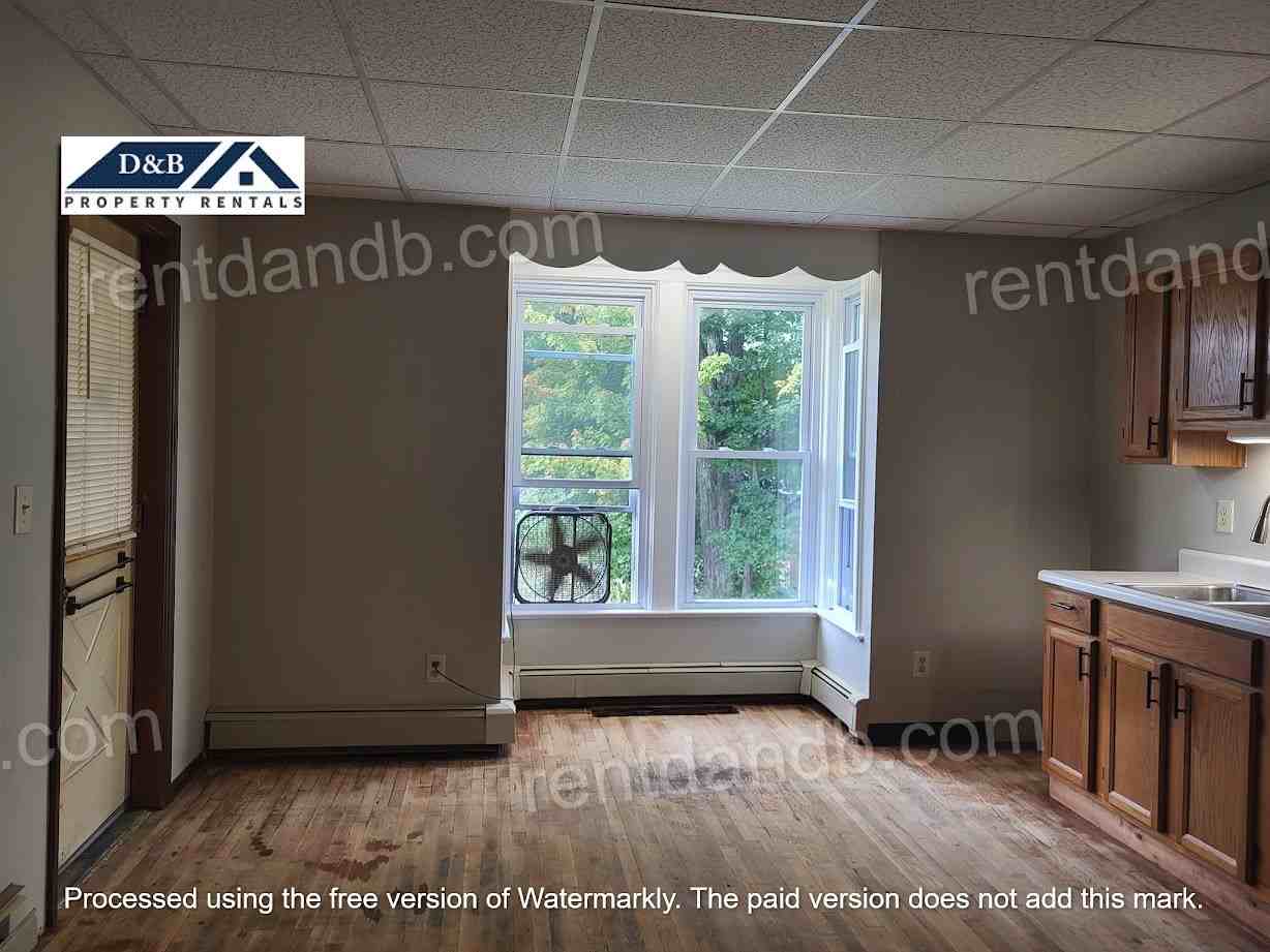 412 S Center St - Photo 2 of 9