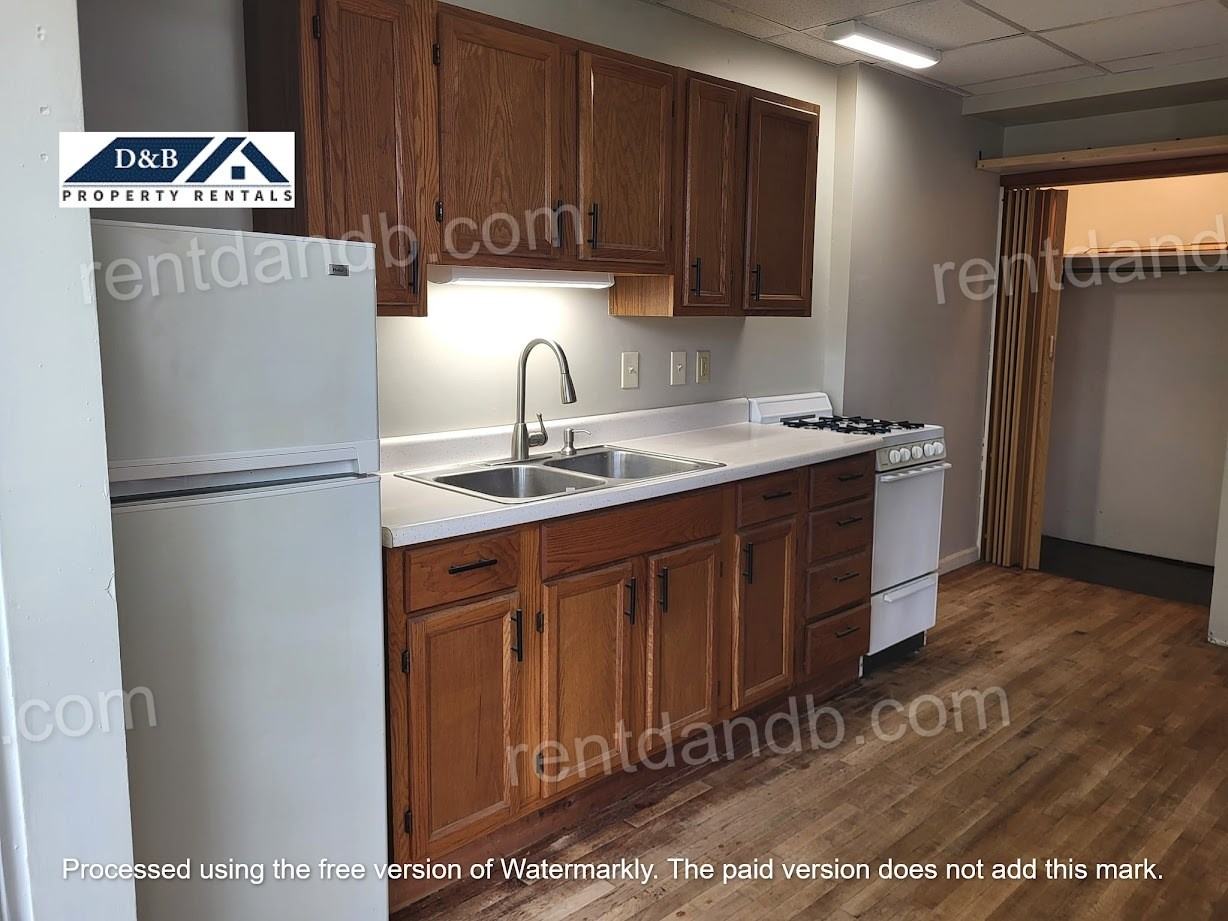 412 S Center St - Photo 3 of 9