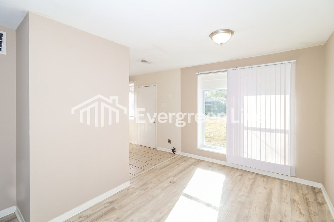 4089 Rhodes Ave - Photo 5 of 15