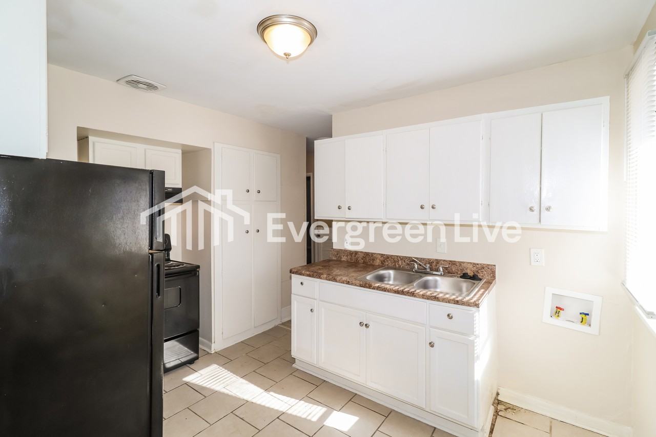 4089 Rhodes Ave - Photo 6 of 15