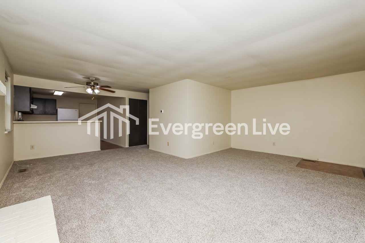 8811 Foxgate Ct - Photo 4 of 15