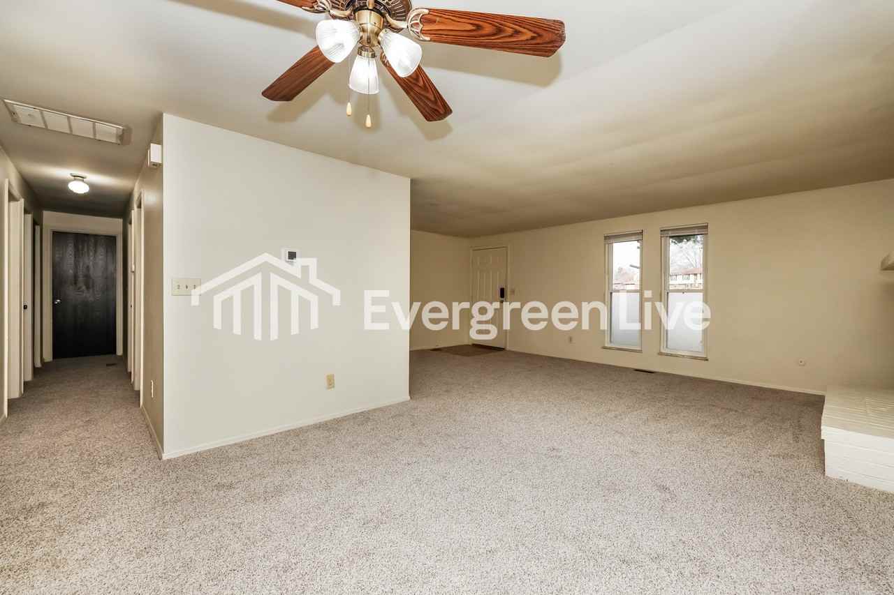 8811 Foxgate Ct - Photo 5 of 15