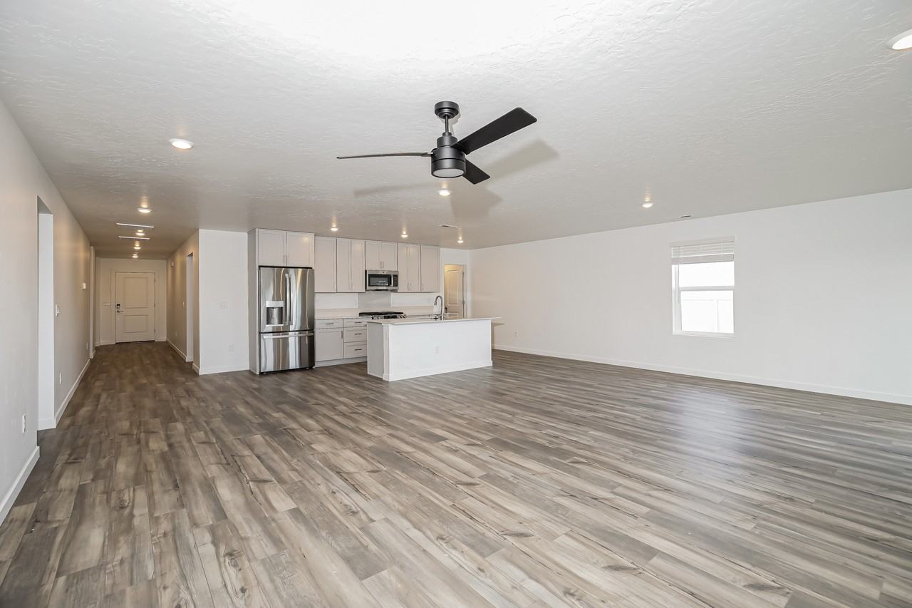 15206 Nimbus Way - Photo 3 of 16