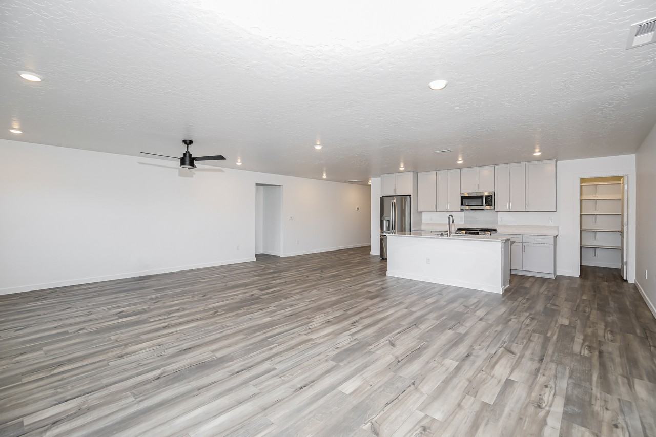 15206 Nimbus Way - Photo 4 of 16