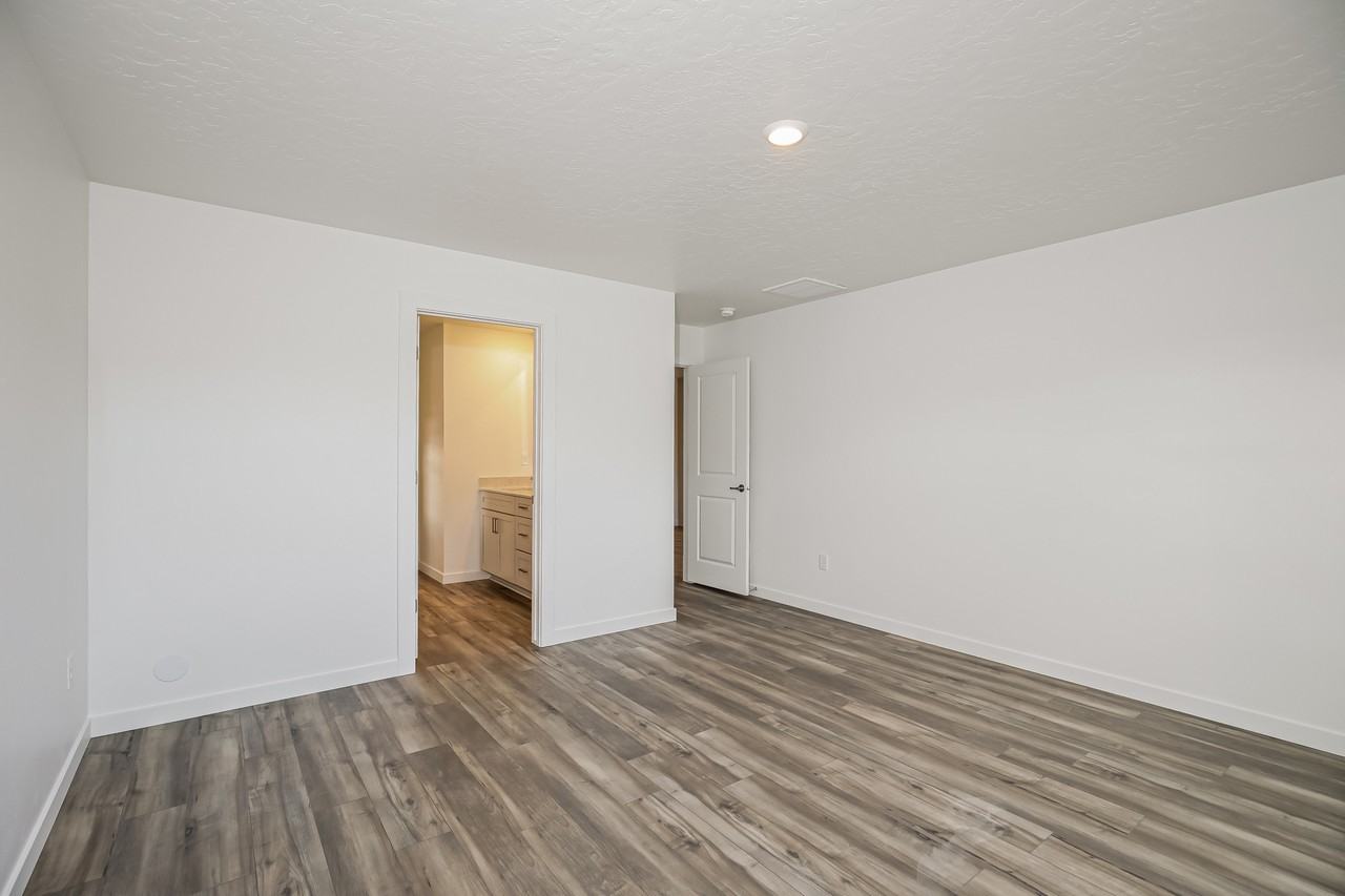 15206 Nimbus Way - Photo 7 of 16