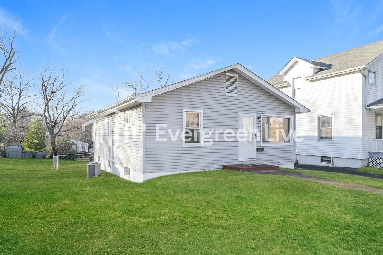 2511 Hood Ave - Photo 2 of 15