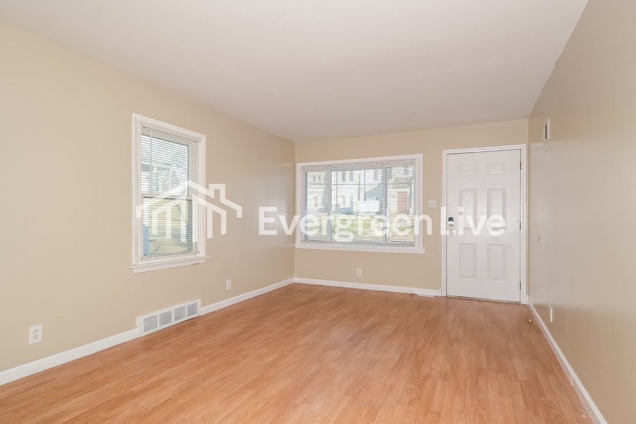 2511 Hood Ave - Photo 3 of 15