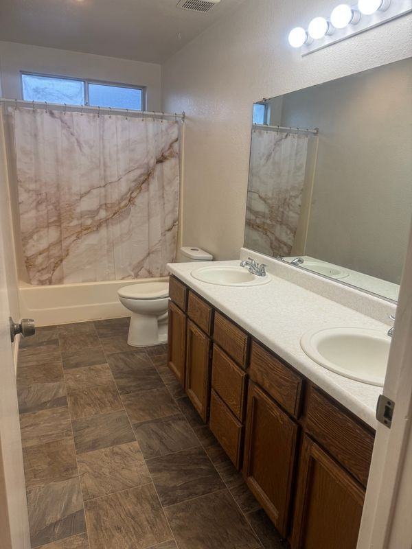 2525 Capella St - Photo 2 of 11