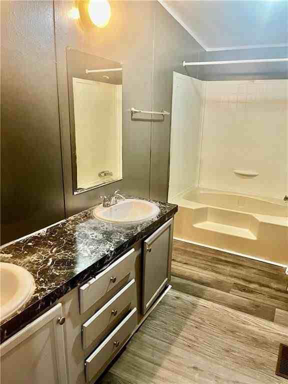 1914 Pinehurst Ln - Photo 4 of 13