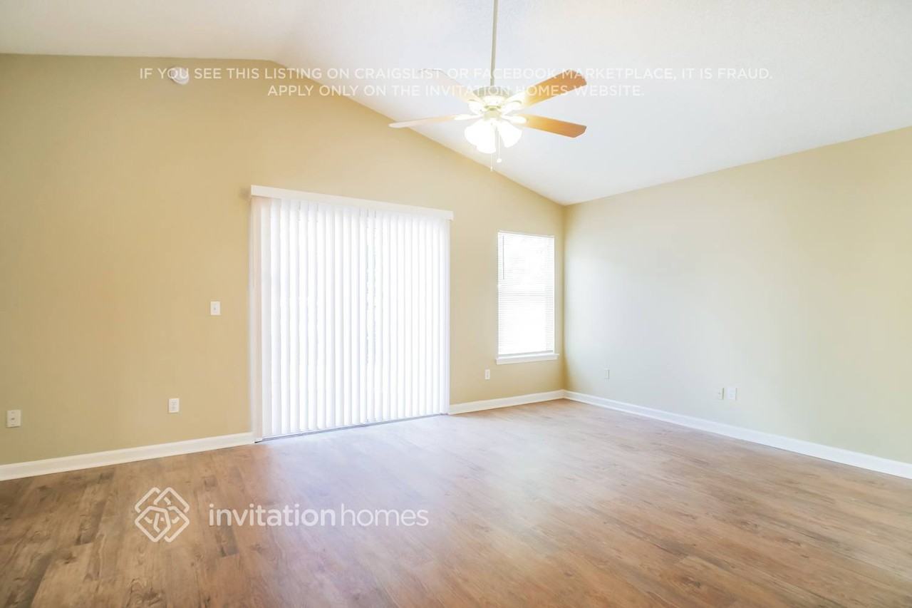 6087 Alpenrose Ave - Photo 4 of 17