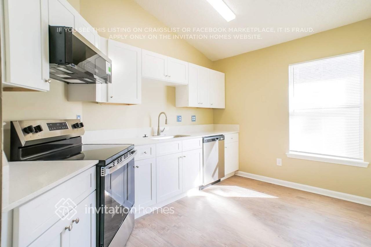 6087 Alpenrose Ave - Photo 7 of 17