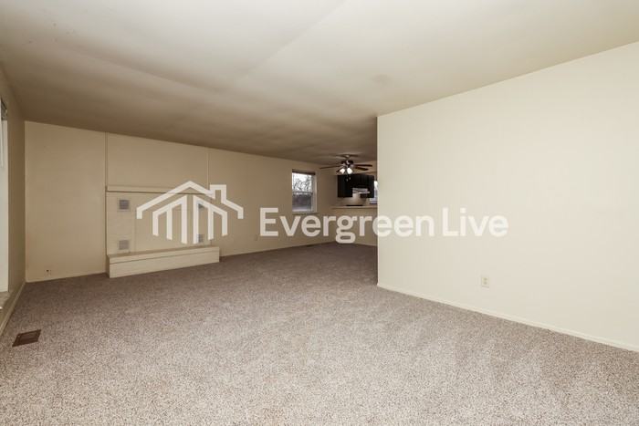 8811 Foxgate Ct - Photo 3 of 15