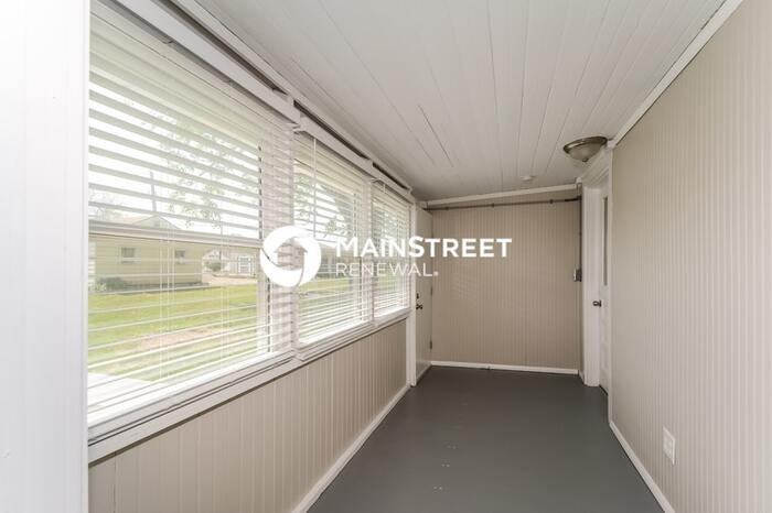 607 Lindsay Ave - Photo 2 of 15