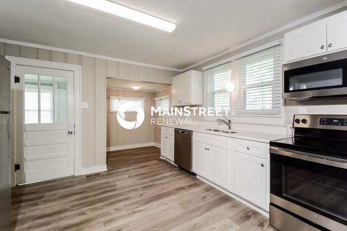 607 Lindsay Ave - Photo 4 of 15