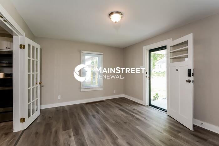 607 Lindsay Ave - Photo 6 of 15