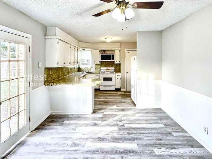 1756 S Pine Ave - Photo 2 of 40