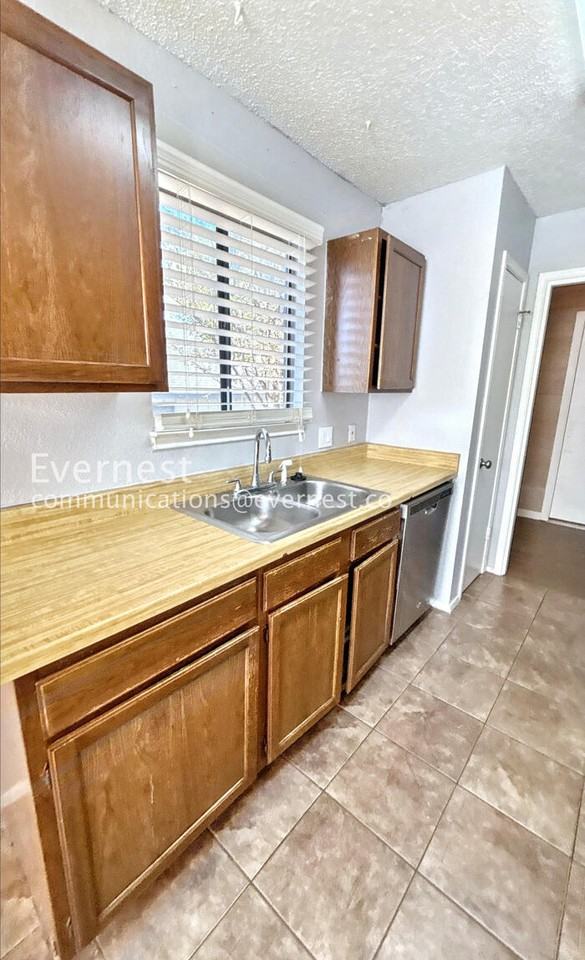 915 Pyegrave Pl - Photo 4 of 25