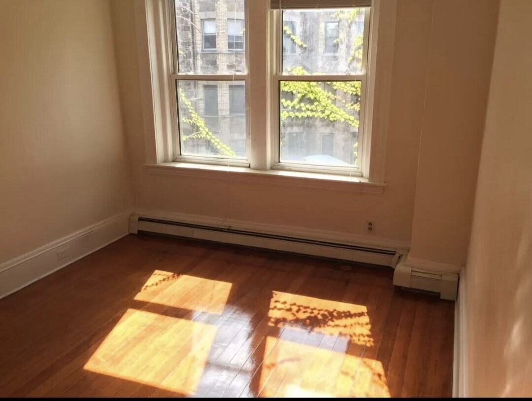 208 Winthrop Rd #8 - Photo 2 of 4