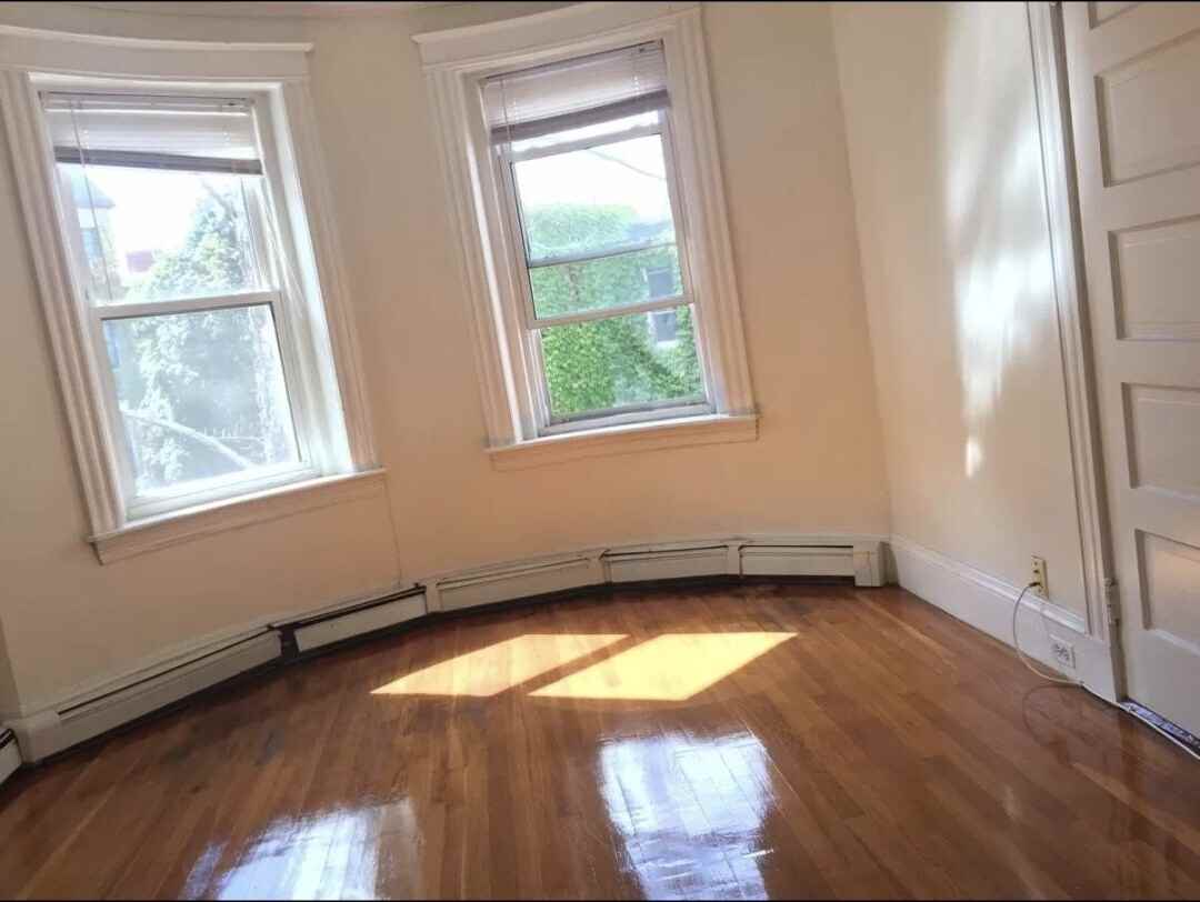 208 Winthrop Rd #8 - Photo 3 of 4