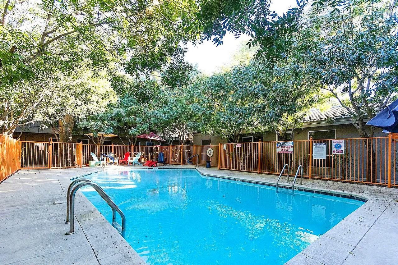 137 E Coronado Rd #7 - Photo 3 of 27