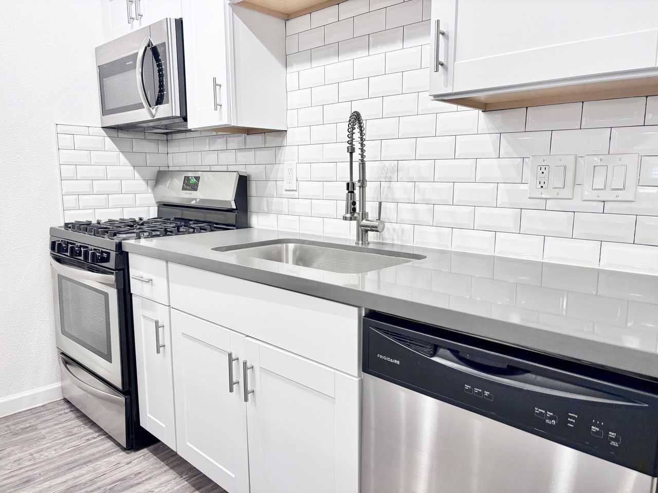 137 E Coronado Rd #7 - Photo 7 of 27