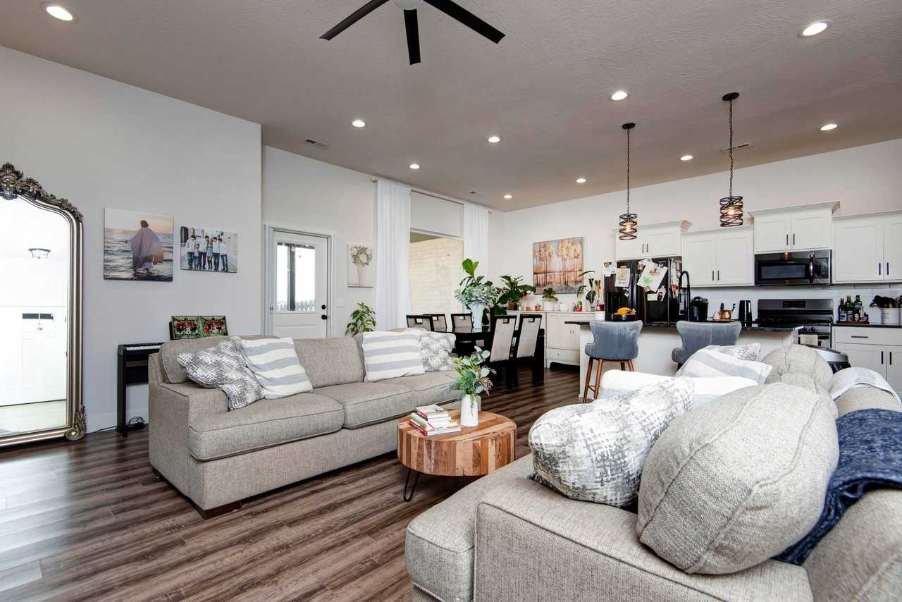 2382 Athens #NA - Photo 3 of 5