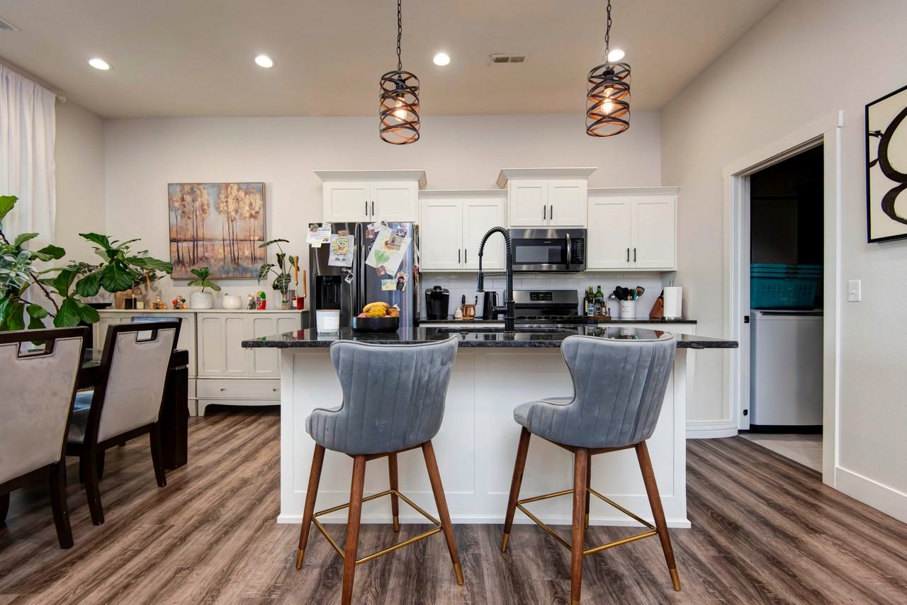 2382 Athens #NA - Photo 4 of 5