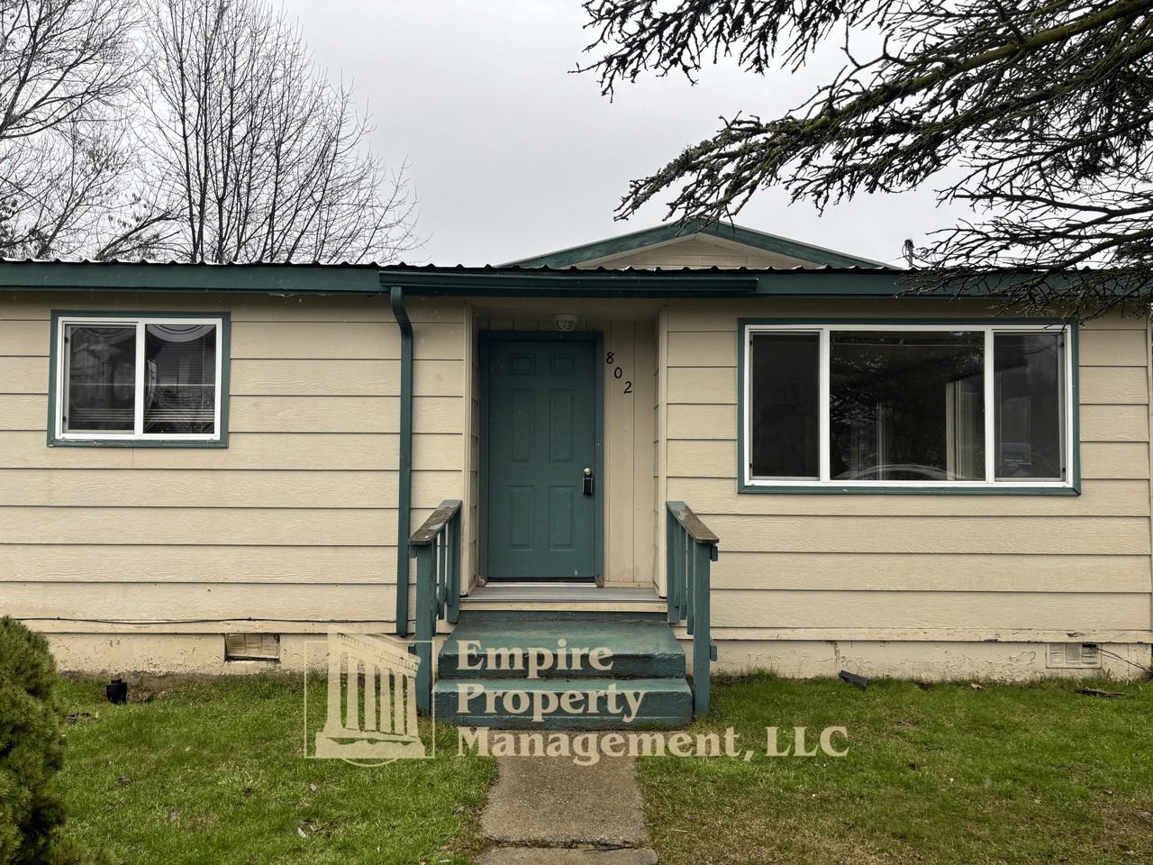 802 N Ella Ave - Photo 2 of 11