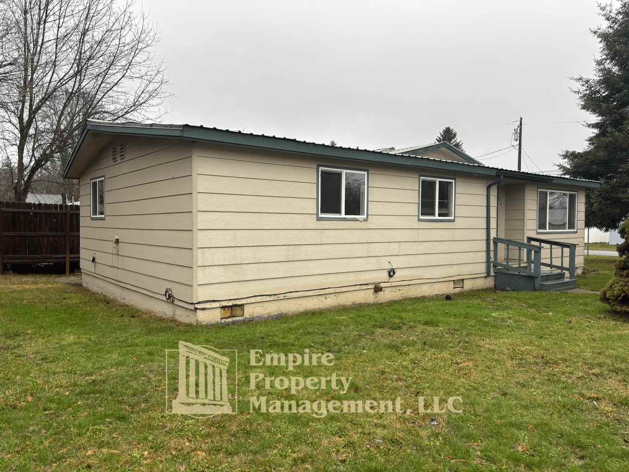 802 N Ella Ave - Photo 3 of 11