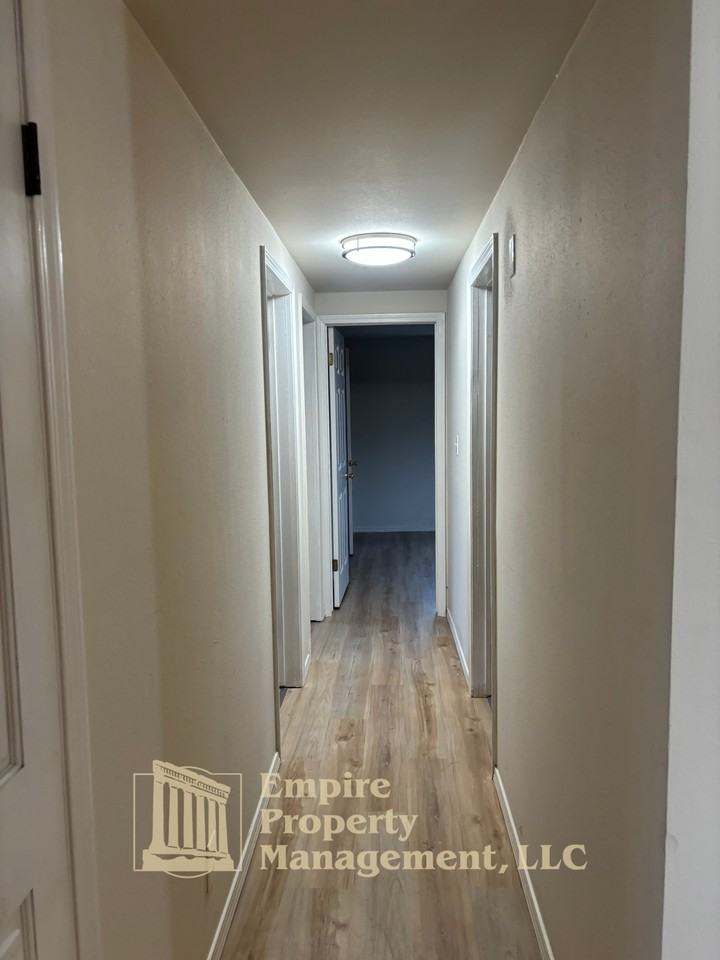 802 N Ella Ave - Photo 6 of 11