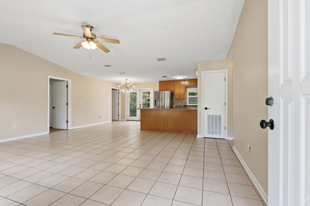 533 Joseph Cir - Photo 3 of 20