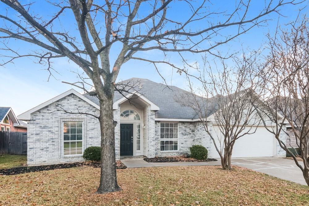 138 Woodcreek Dr - Photo 3 of 16