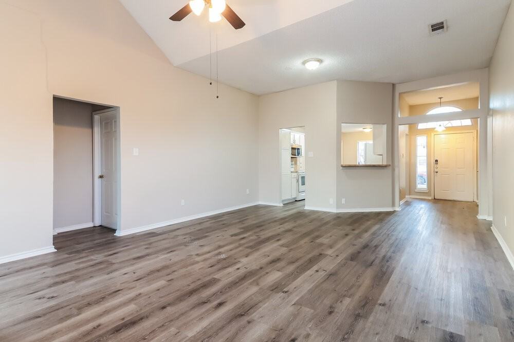 138 Woodcreek Dr - Photo 6 of 16