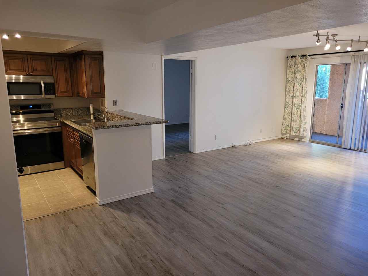 540 N May #2057 - Photo 2 of 22