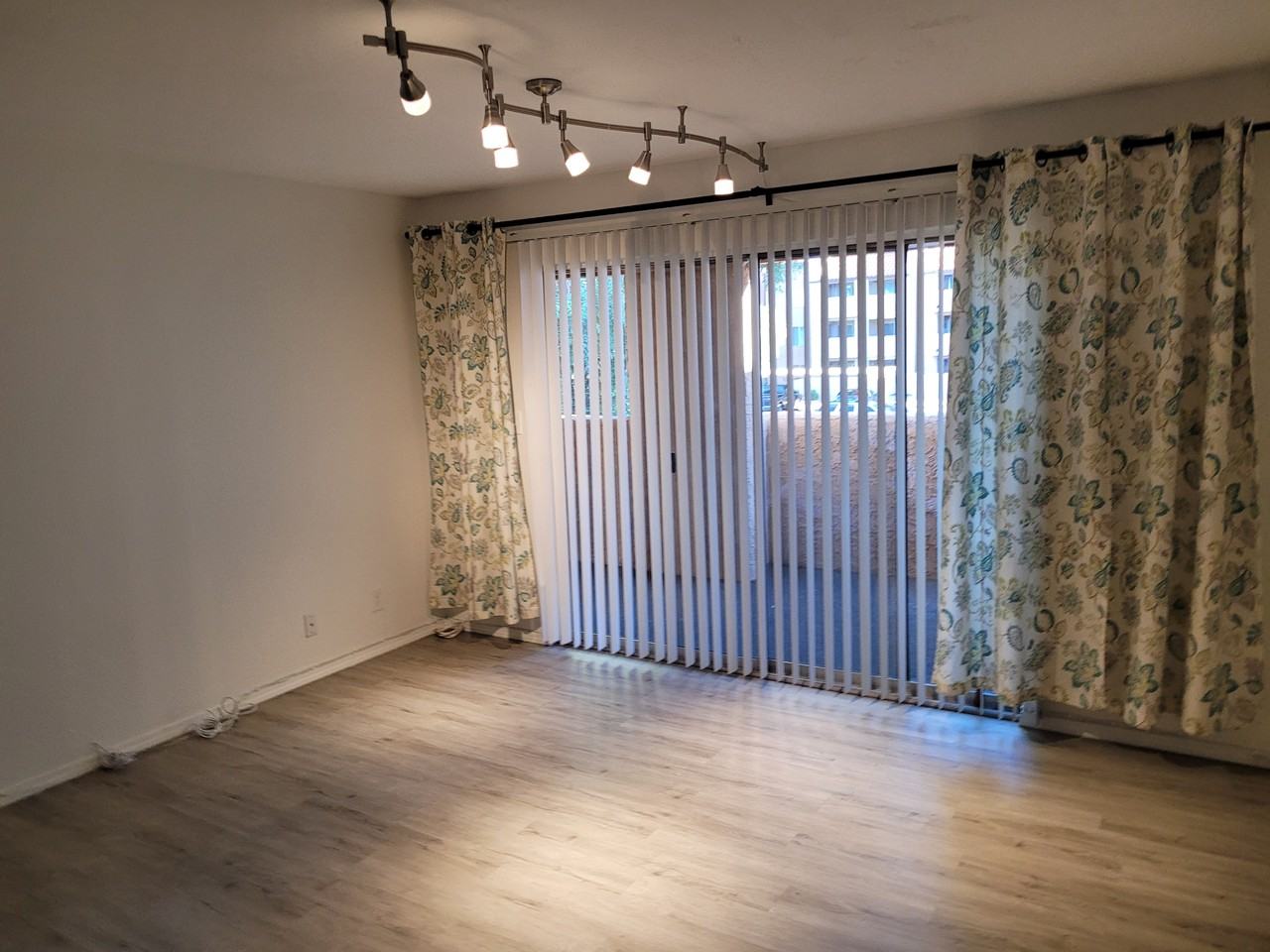 540 N May #2057 - Photo 3 of 22