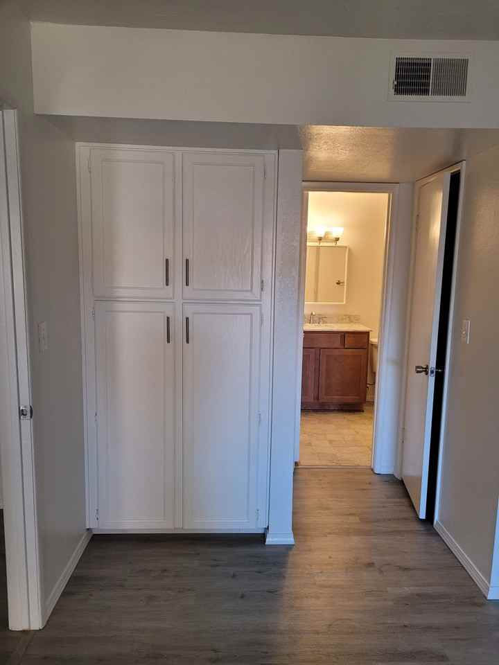 540 N May #2057 - Photo 6 of 22